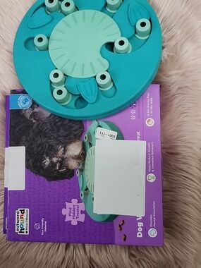 Brand New OUTWARD HOUND DOG WORKER